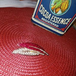 🍒VINTAGE🍒 Studded two leaves brooch*stamped*